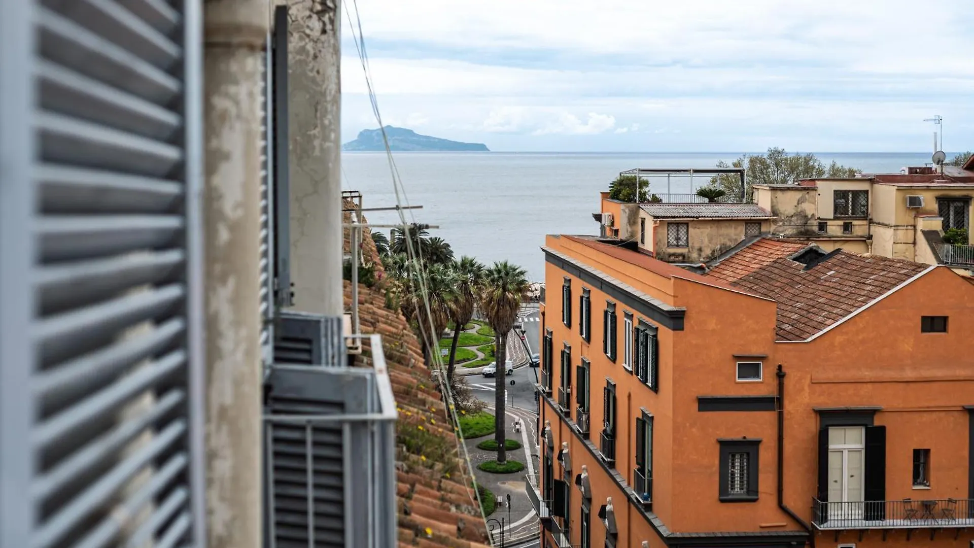 La Maison Entre Amis Naples 0*,  Italy